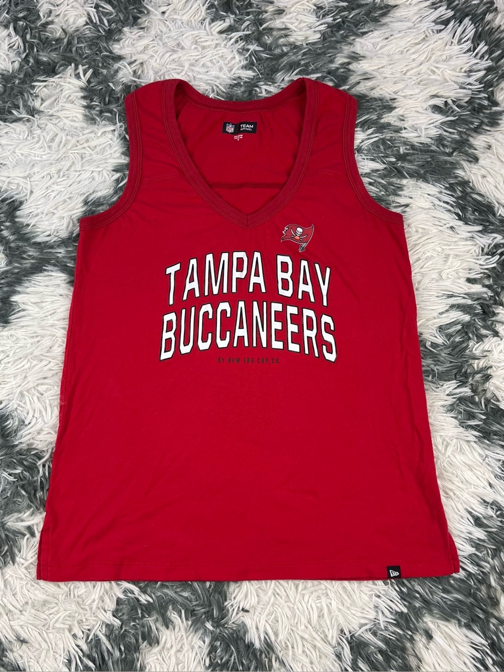 NFL Team Apparel X New Era Women’s Red Tampa Bay Buccaneers Tank Top Size M